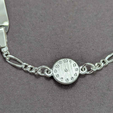 Makro Geburtsuhr Taufuhr am Armband