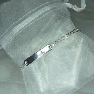 Mitwachsendes Kinderarmband mit Gravur