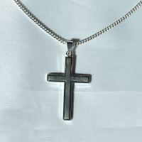Modernes Kreuz als Kettenanhänger
